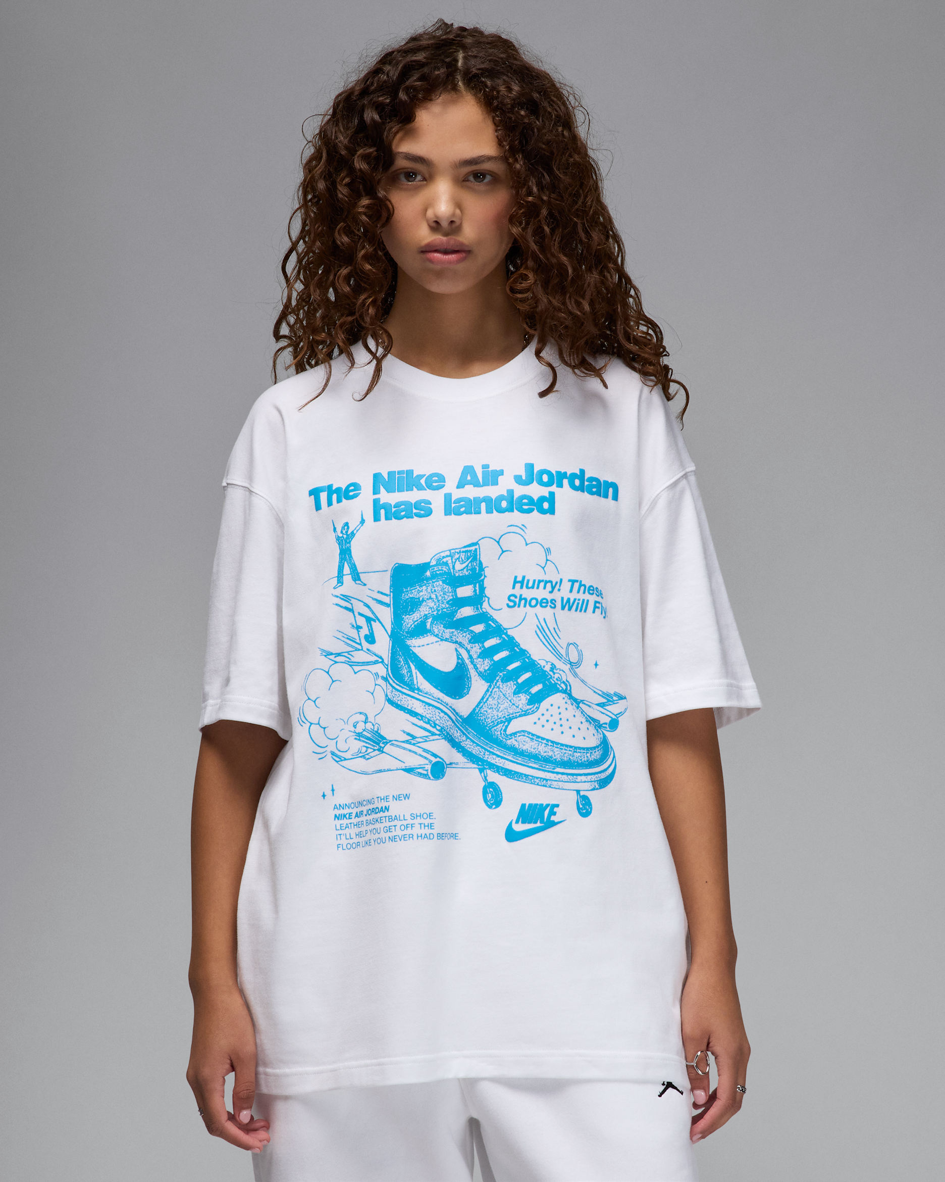 トップス Nike Jordan T-Shirt L Jordan Oversize-T-Shirt mit Grafik für Damen. Nike DE